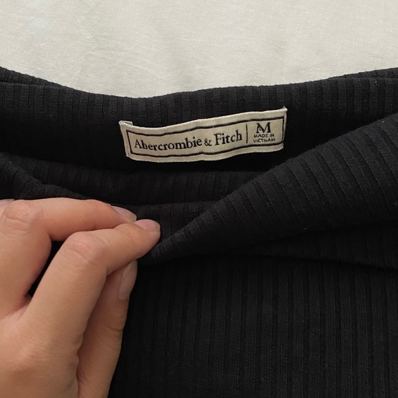 Abercrombie & Fitch Off Shoulder Top - Picture 5 of 7